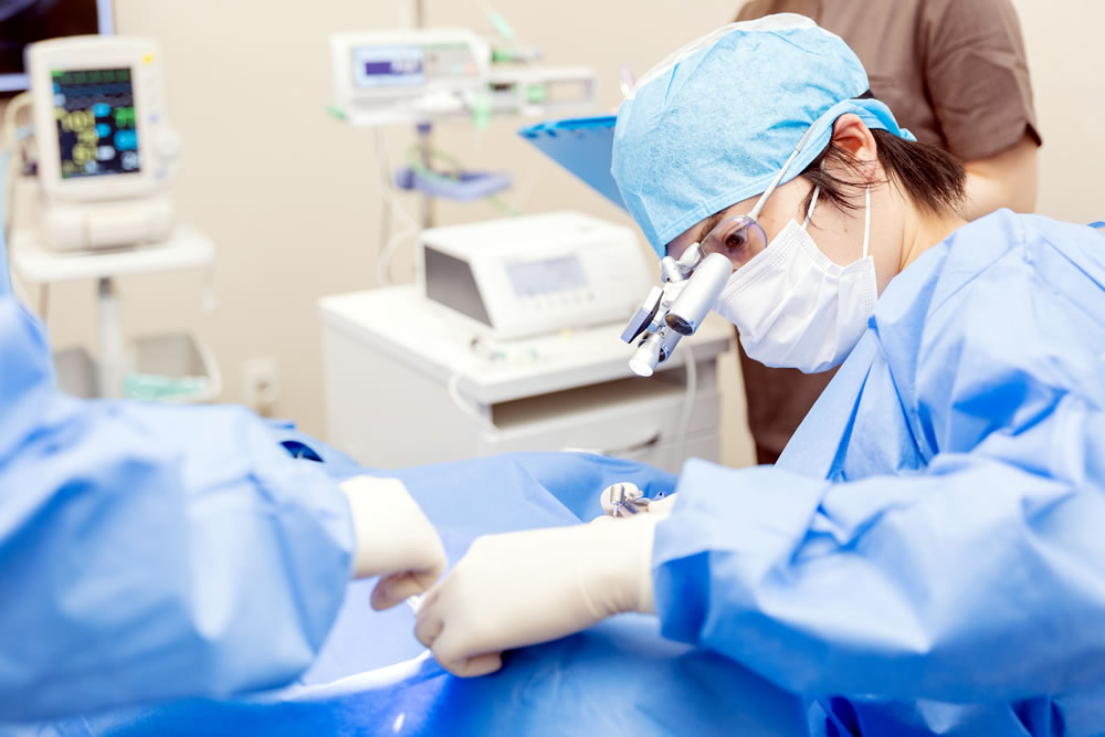 多数のインプラント専門医師