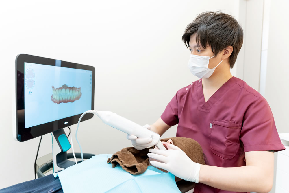 口腔内スキャナーによる精密な型取り